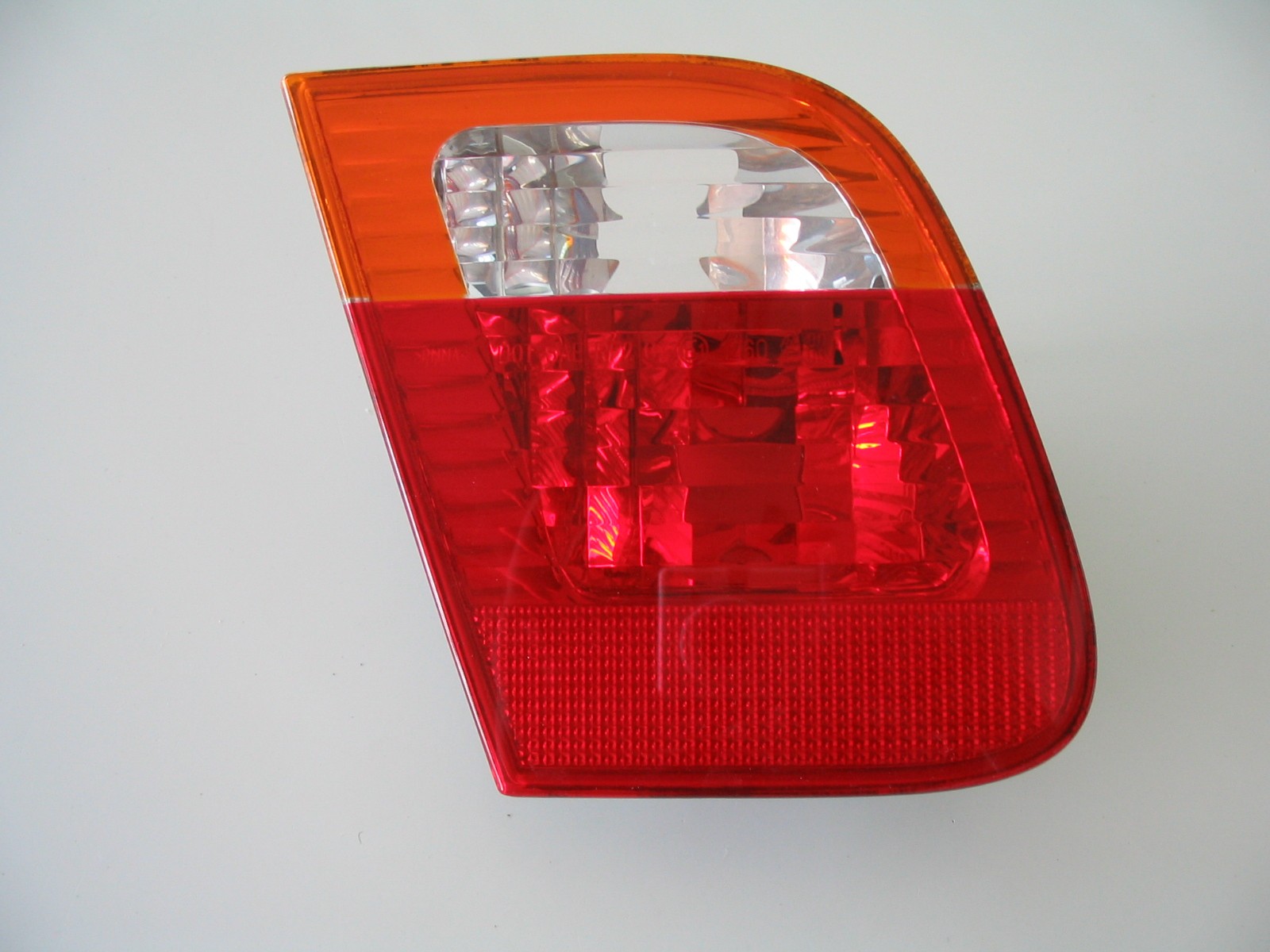 ĐÈN HẬU MIẾNG TRONG BMW 318.